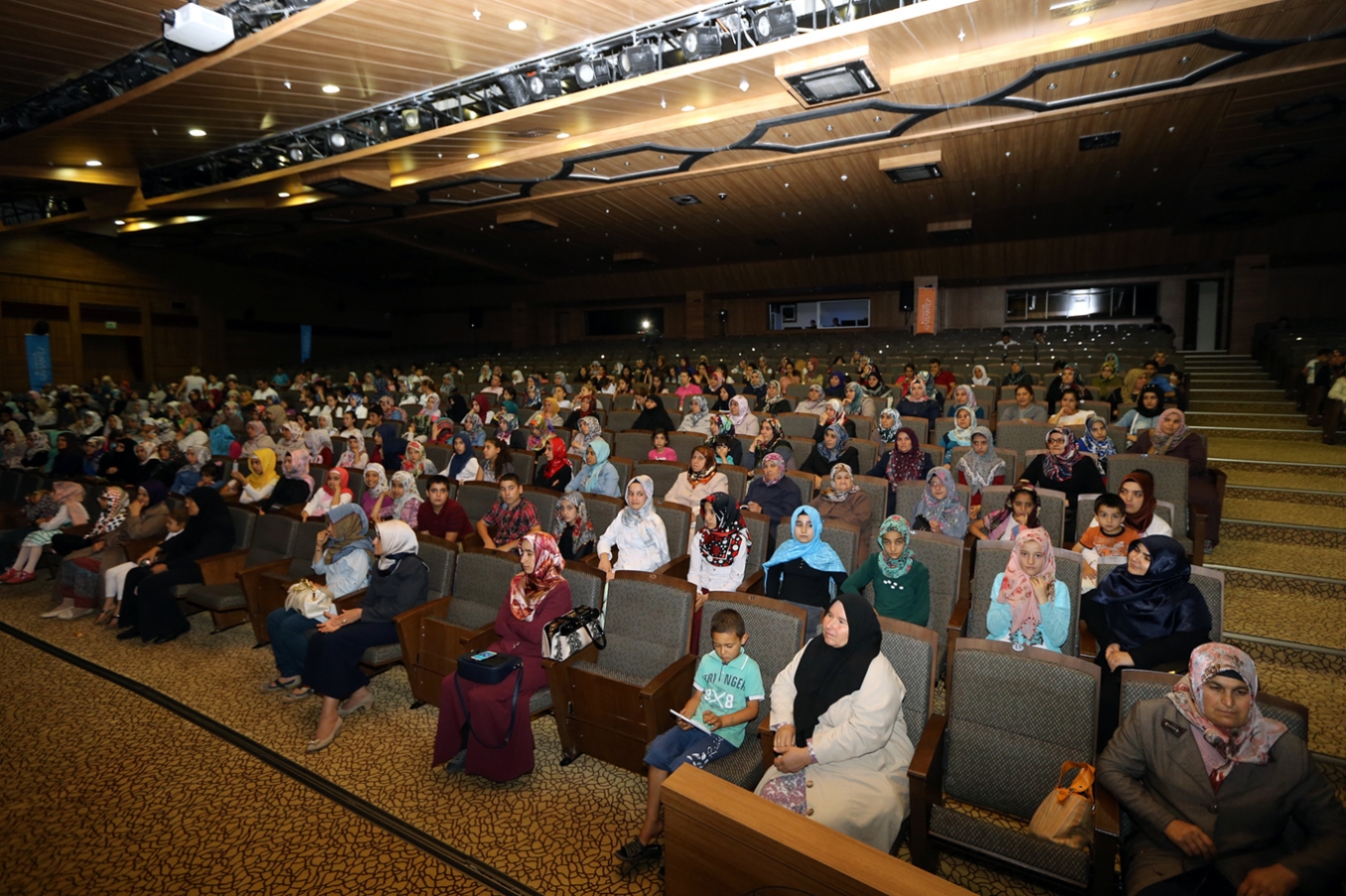 Gaziantep’te bayanlara Hz. Zeynep anlatıldı Gaziantep’te bayanlara Hz. Zeynep anlatıldı